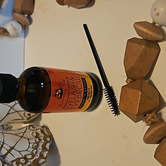 EYELASH & EYEBROW growth serum - Picture 9 of 11